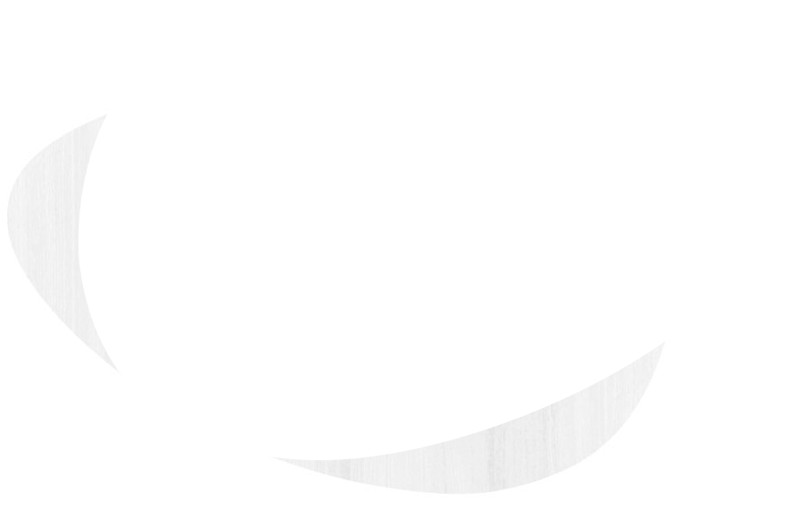 funcionário do grupo Vibra em uma de nossas granjas alimentando as aves