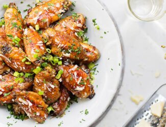 Tulipas de frango com queijo parmesão e alho