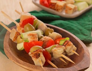 Espetinho de cubos de frango