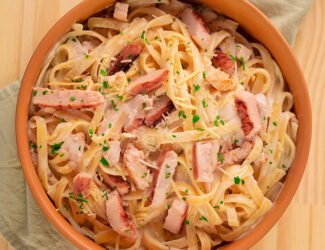 Macarrão com molho alfredo