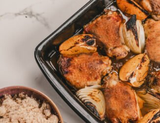 Sobrecoxa assada com laranja