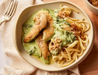 Sassami com molho de espinafre e gorgonzola